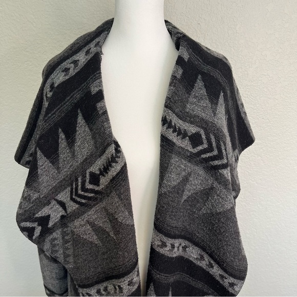 Dylan Los Angeles Geometric Patterned Aztec Style Gray Hooded Sweater Size Small - Picture 11 of 15